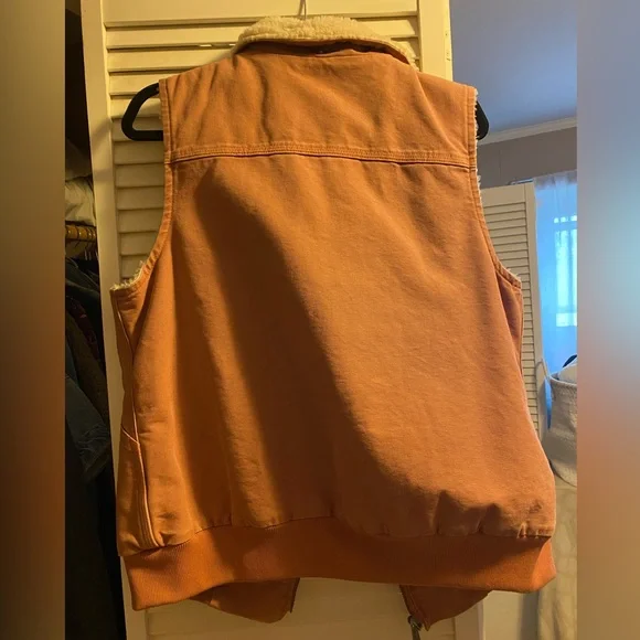 Pink Sherpa-Lined Carhartt Vest - Picture 3 of 3